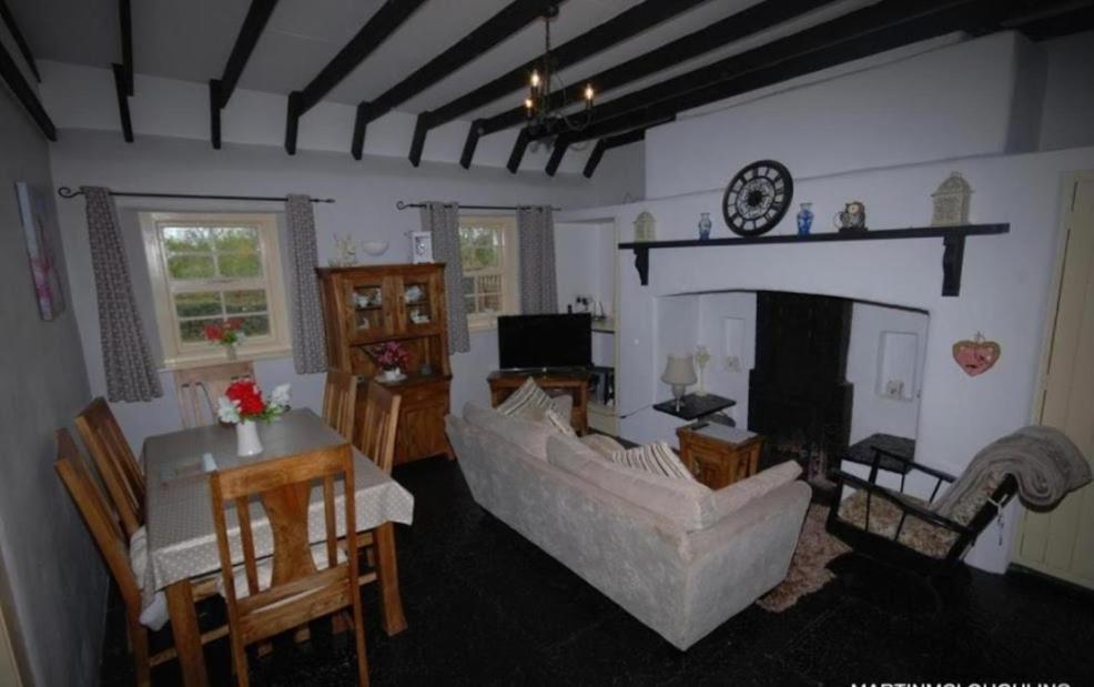 Thatcted Cottages Lough Derg Dromineer Esterno foto