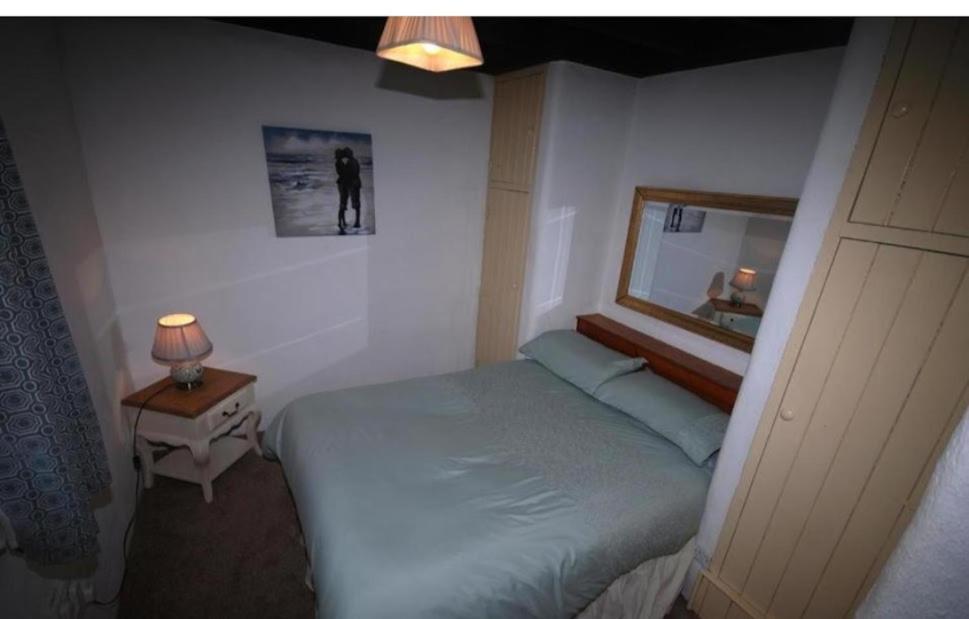 Thatcted Cottages Lough Derg Dromineer Esterno foto