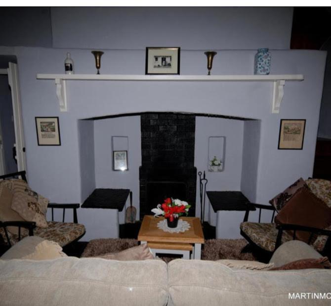 Thatcted Cottages Lough Derg Dromineer Esterno foto