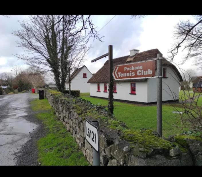 Thatcted Cottages Lough Derg Dromineer Esterno foto