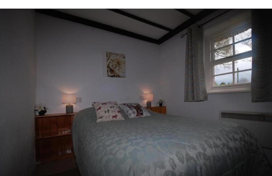 Thatcted Cottages Lough Derg Dromineer Esterno foto